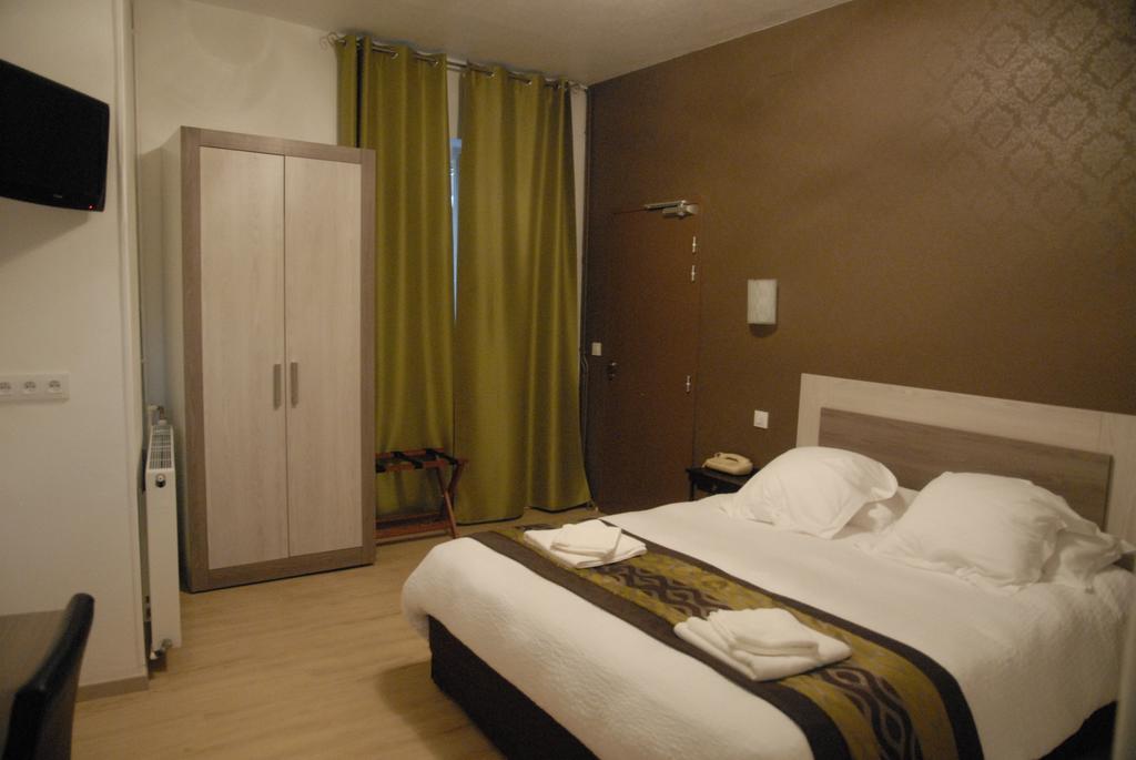 Logis Grand Hotel Pelisson Нонтрон Номер фото