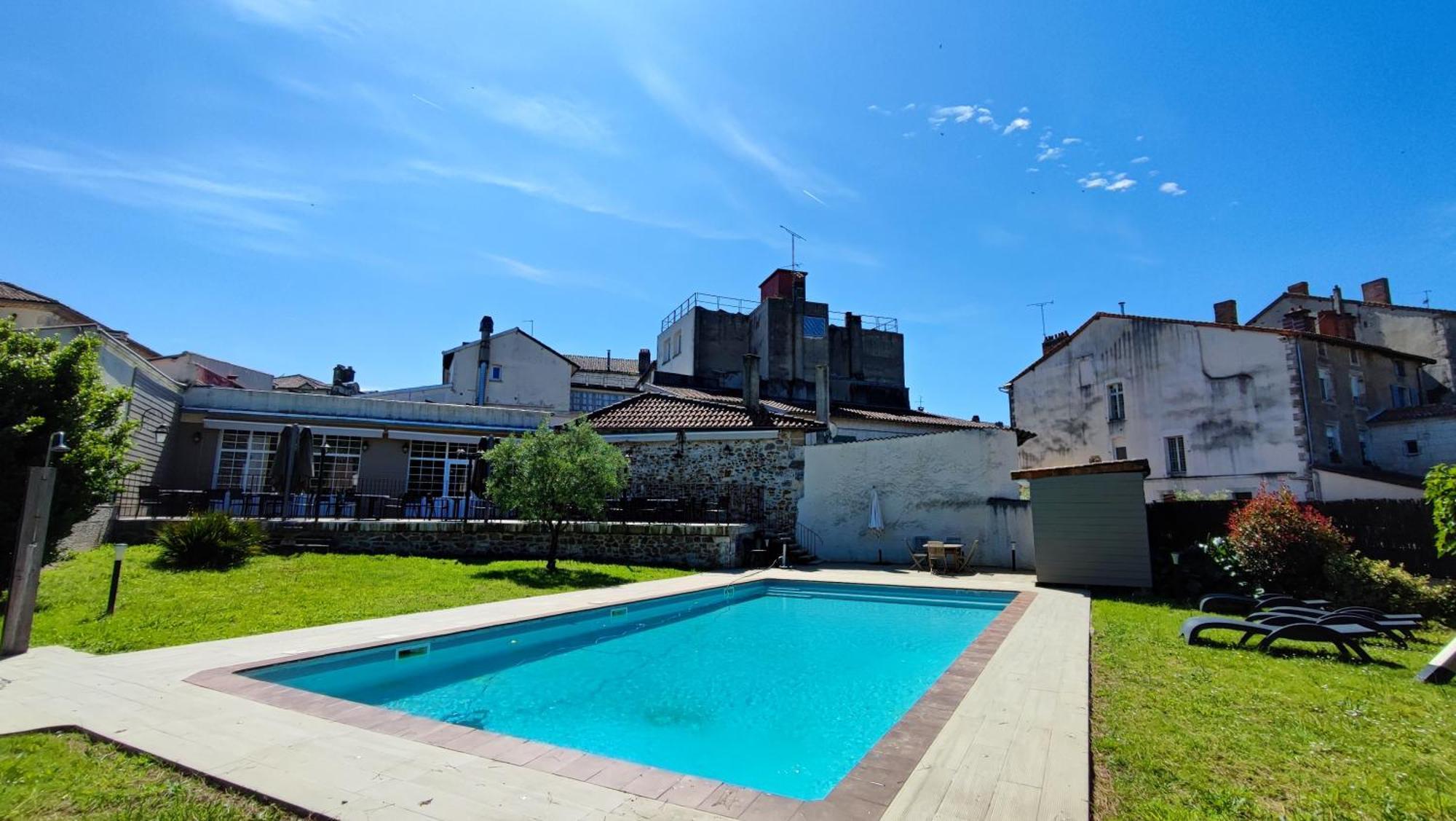 Logis Grand Hotel Pelisson Нонтрон Экстерьер фото