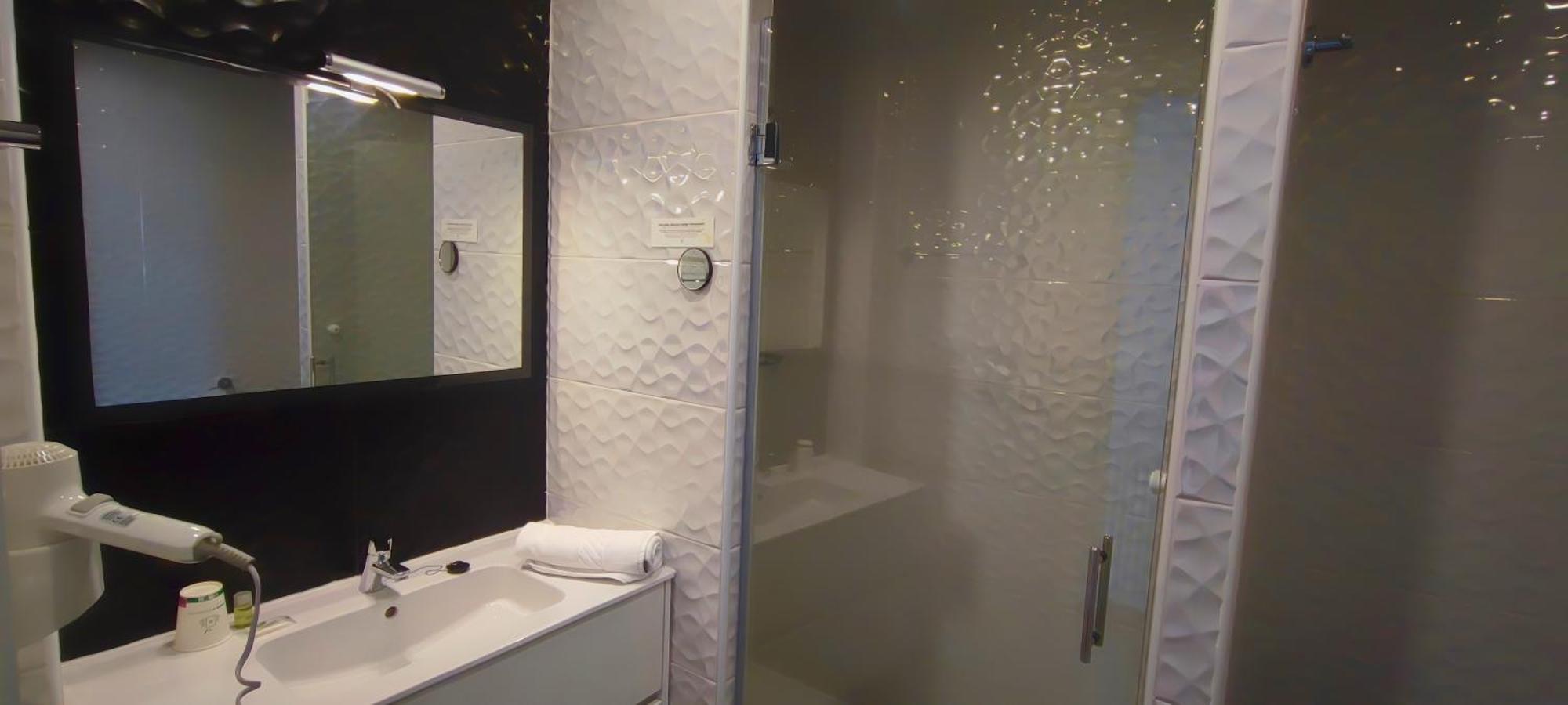 Logis Grand Hotel Pelisson Нонтрон Экстерьер фото