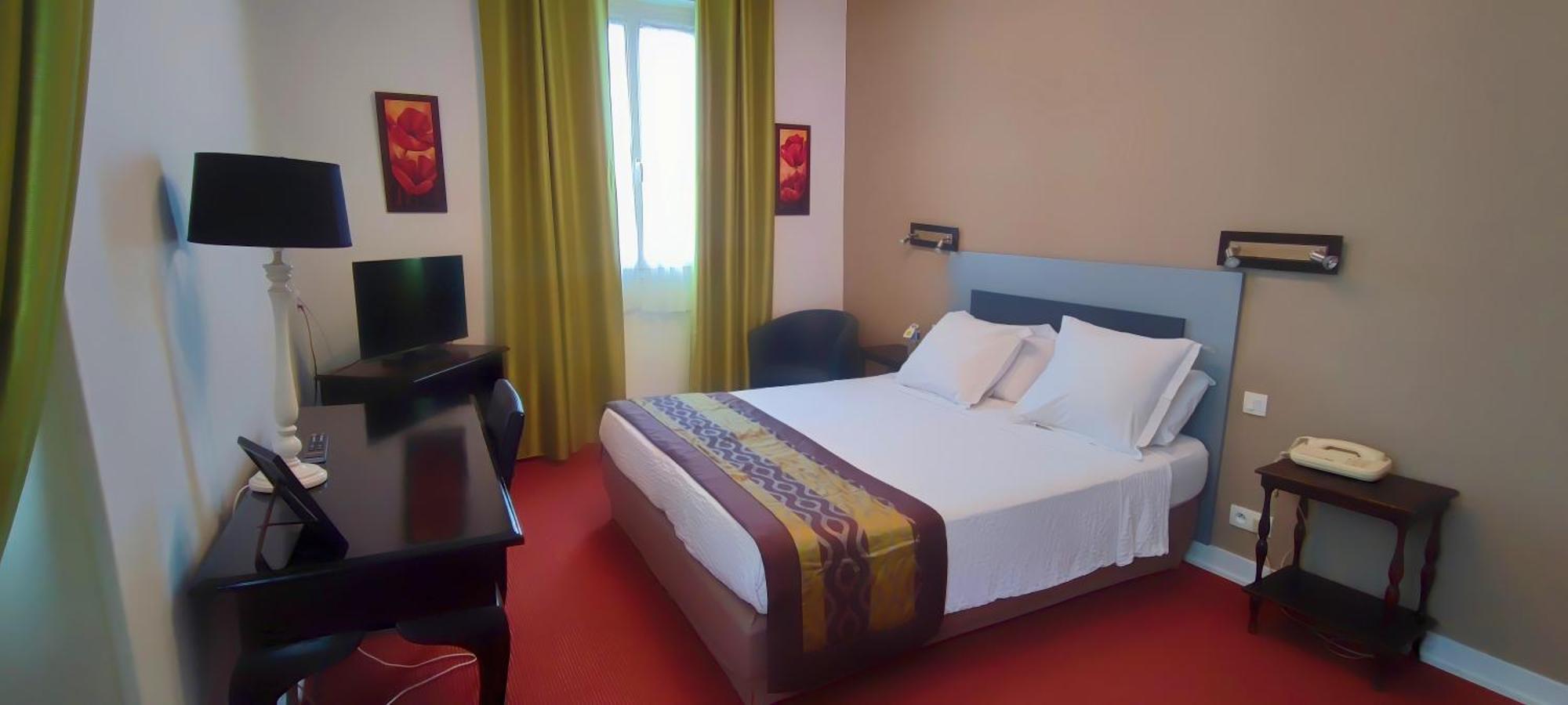 Logis Grand Hotel Pelisson Нонтрон Экстерьер фото