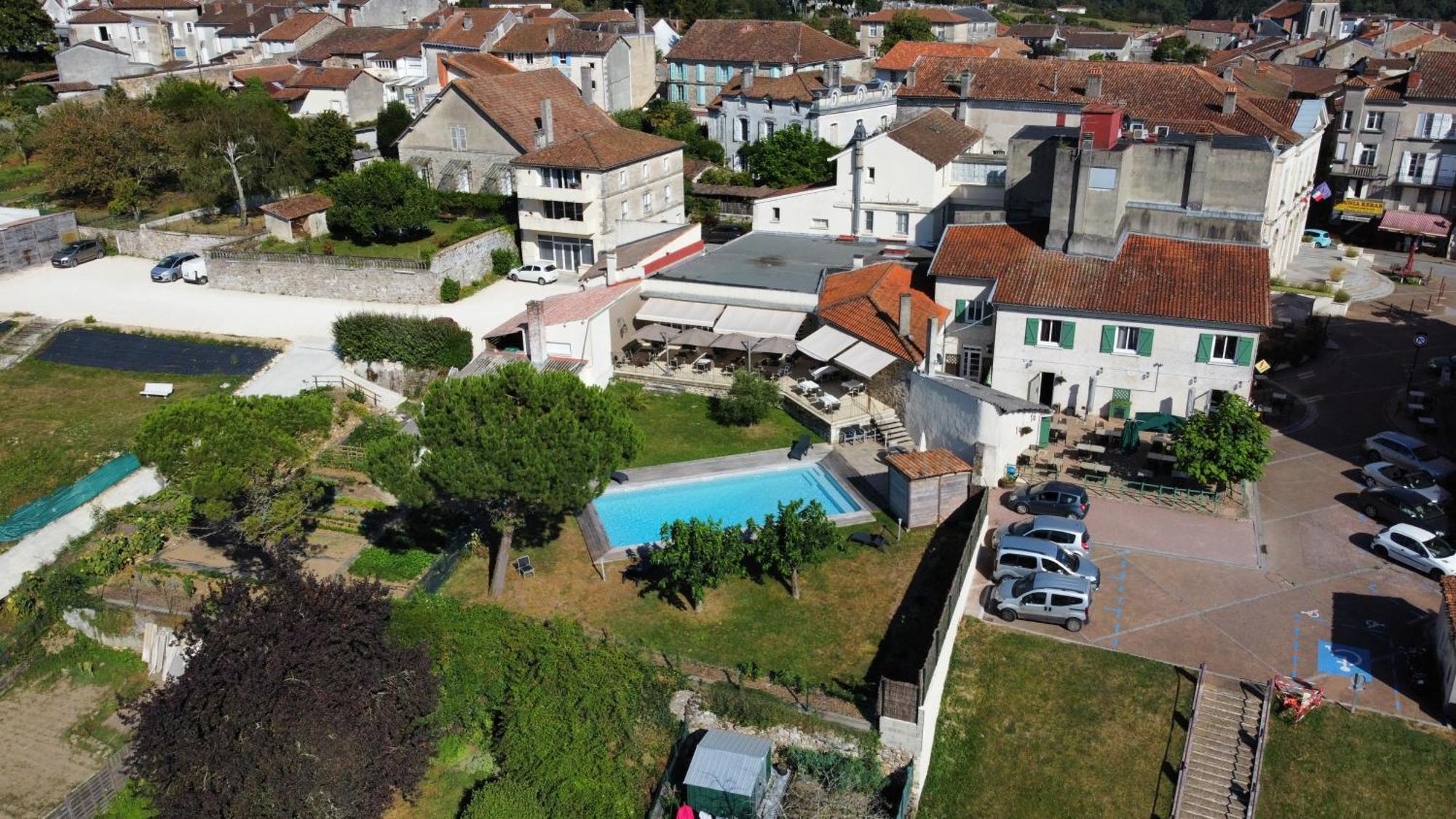 Logis Grand Hotel Pelisson Нонтрон Экстерьер фото