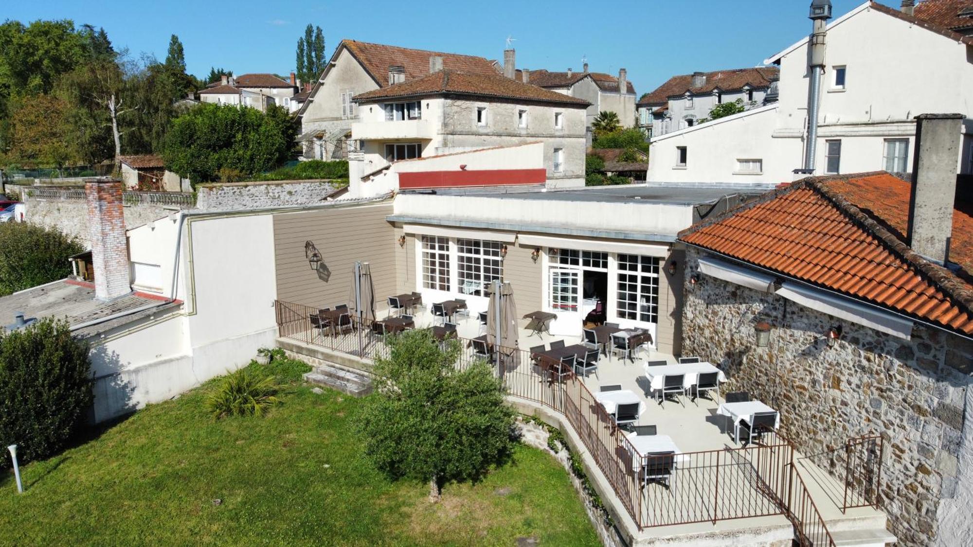 Logis Grand Hotel Pelisson Нонтрон Экстерьер фото