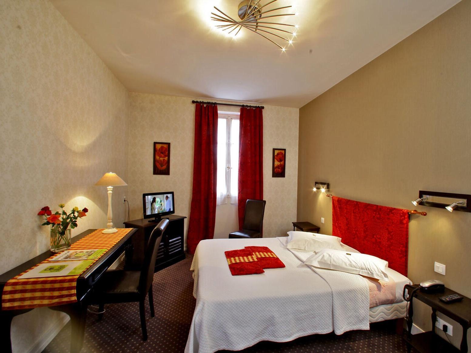 Logis Grand Hotel Pelisson Нонтрон Экстерьер фото
