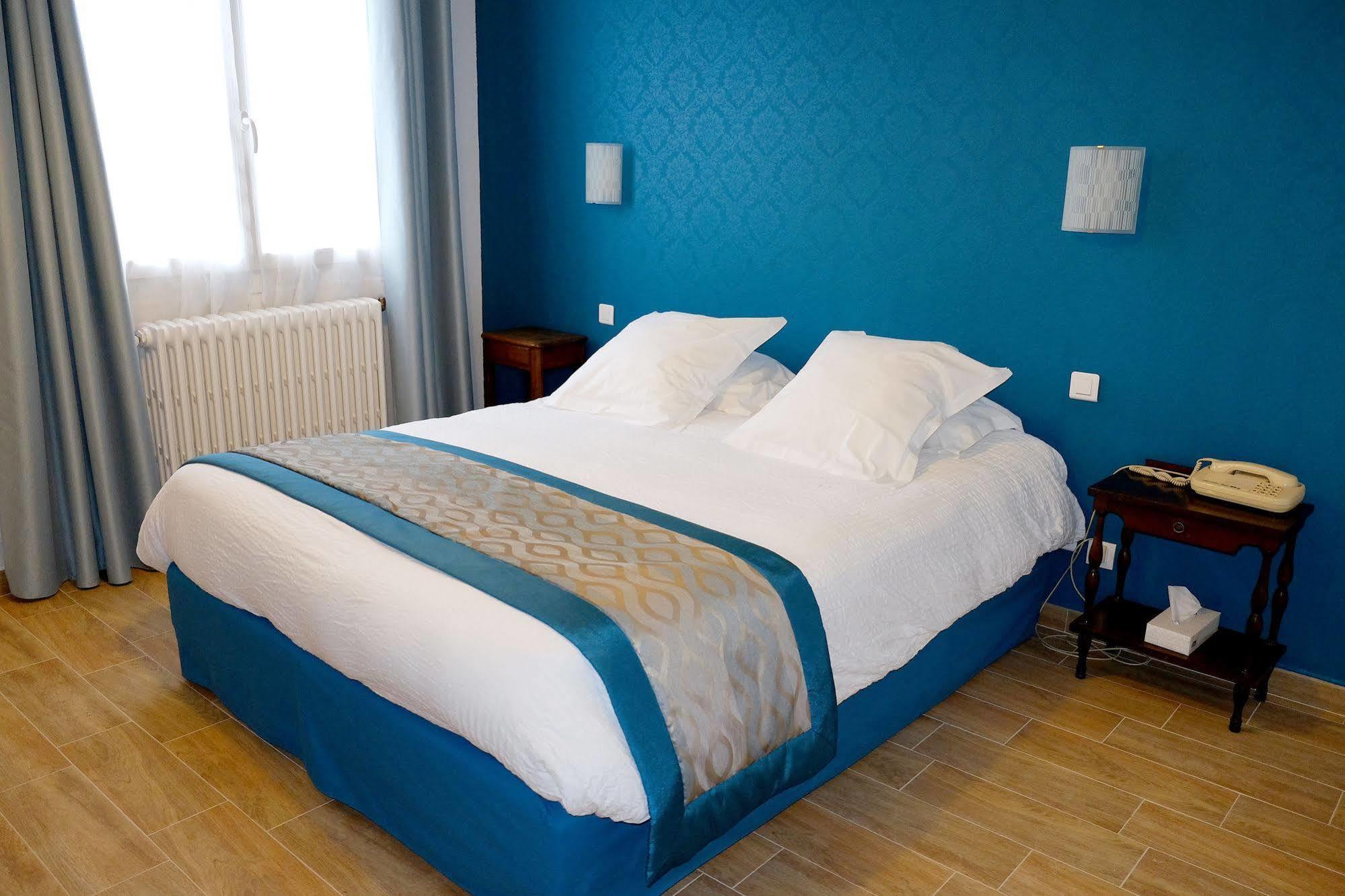 Logis Grand Hotel Pelisson Нонтрон Экстерьер фото